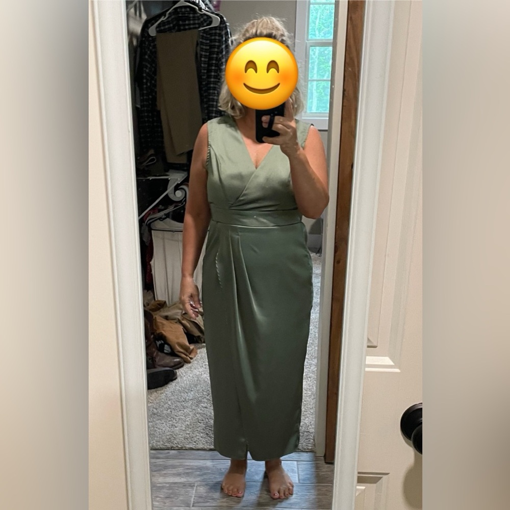 Elegant Green Sleeveless Dress